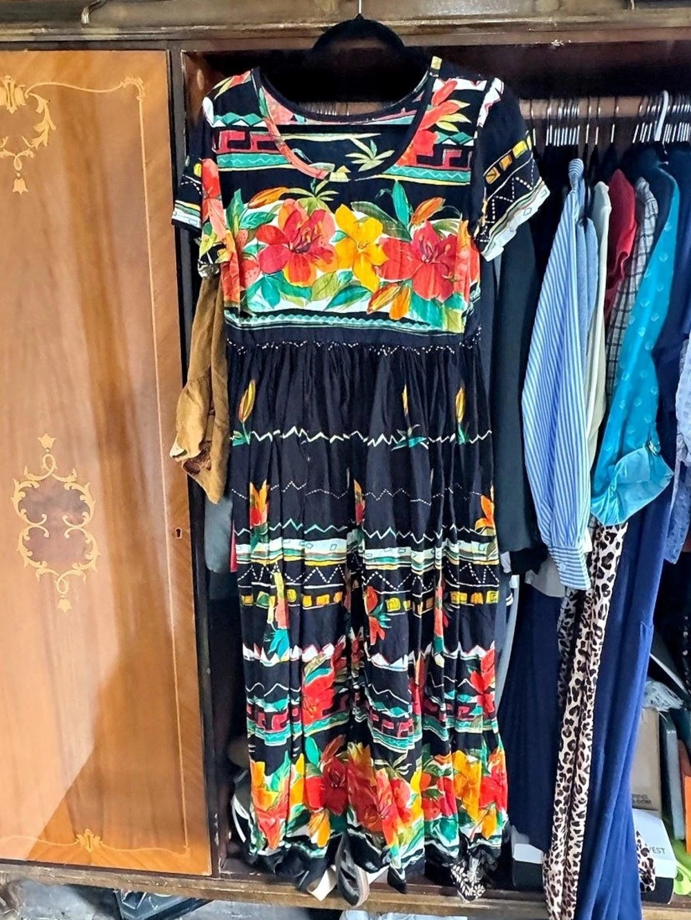 Vintage elegant flowy colorful bohemian Floral Maxi Dress in Black & Multicolor